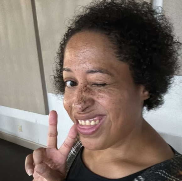 Meet your Posher, Vida - Picture 2 of 3